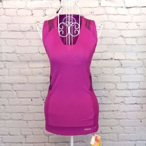 Reebok Women's PlayDry Fitted Athletic Tank NWT size Medium